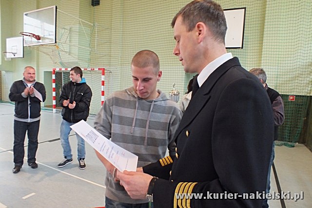 Mikołajkowy Turniej Piłki Nożnej w Żegludze z udziałem reprezentacji szubińskiego LO