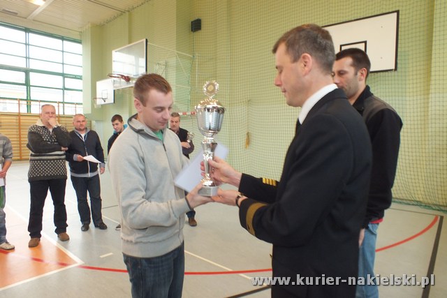 Mikołajkowy Turniej Piłki Nożnej w Żegludze z udziałem reprezentacji szubińskiego LO