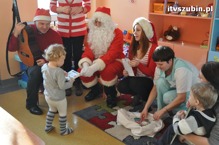 Mikołaj w oddziale dziecięcym szubińskiego szpitala