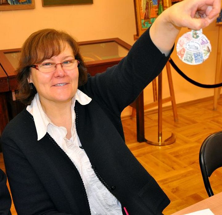 Mikołajkowe spotkanie koła filatelistycznego w muzeum