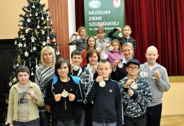 Mikołajkowe spotkanie koła filatelistycznego w muzeum