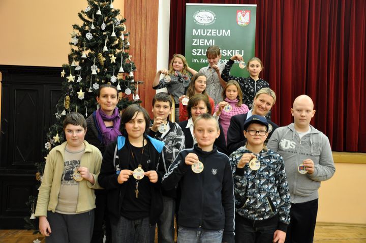 Mikołajkowe spotkanie koła filatelistycznego w muzeum