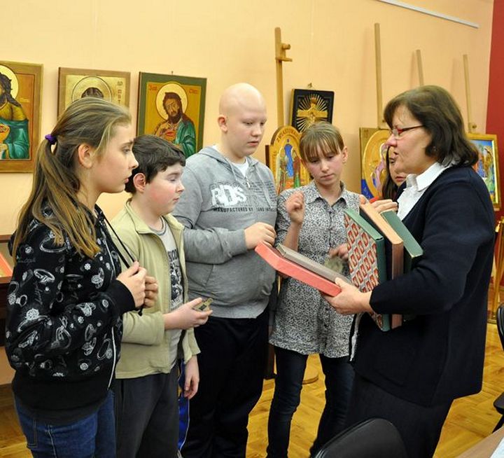 Mikołajkowe spotkanie koła filatelistycznego w muzeum