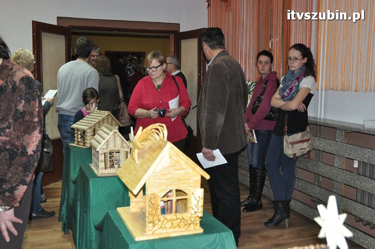 Wernisaż szopek bożonarodzeniowych Przemka Kozłowskiego
