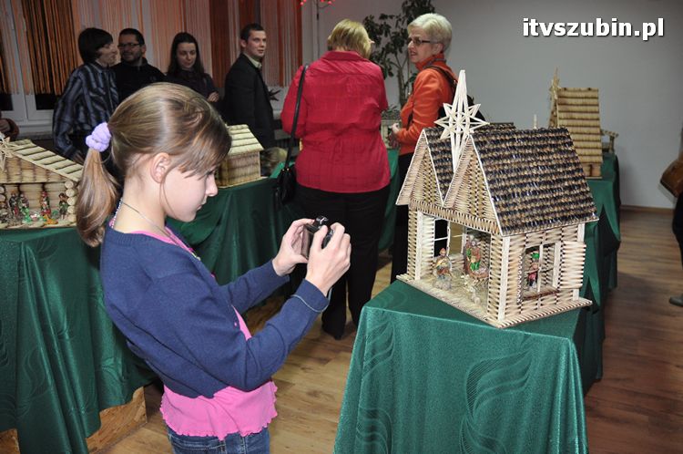 Wernisaż szopek bożonarodzeniowych Przemka Kozłowskiego