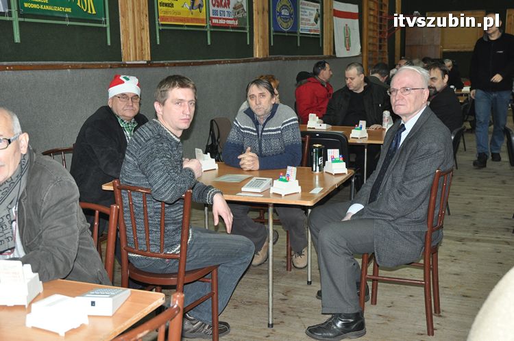 Ryszard Mołdoch - Waldemar Rybiewski z Koła zwycięzcami Nocnego Mikołajkowego Turnieju Brydżowego PAR w Szubinie