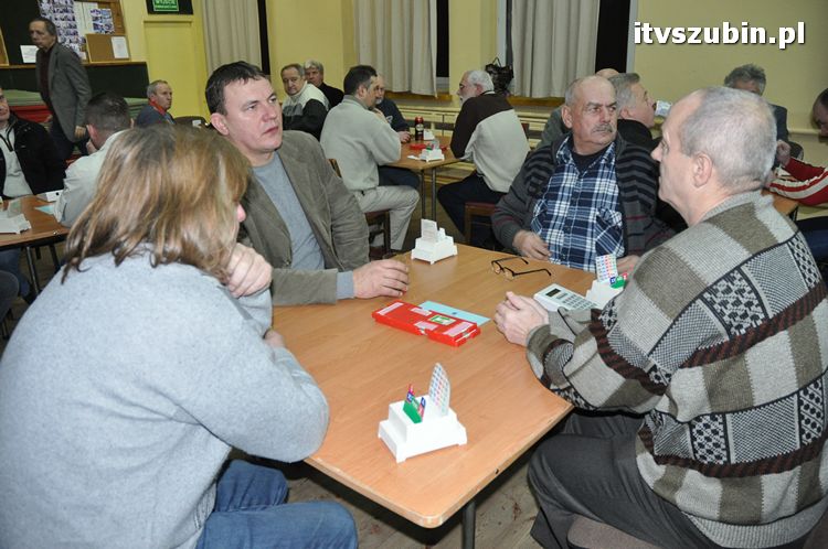 Ryszard Mołdoch - Waldemar Rybiewski z Koła zwycięzcami Nocnego Mikołajkowego Turnieju Brydżowego PAR w Szubinie