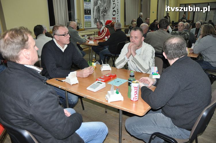 Ryszard Mołdoch - Waldemar Rybiewski z Koła zwycięzcami Nocnego Mikołajkowego Turnieju Brydżowego PAR w Szubinie