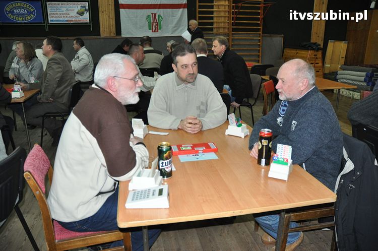 Ryszard Mołdoch - Waldemar Rybiewski z Koła zwycięzcami Nocnego Mikołajkowego Turnieju Brydżowego PAR w Szubinie