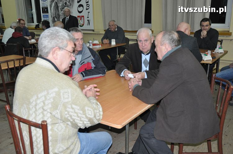 Ryszard Mołdoch - Waldemar Rybiewski z Koła zwycięzcami Nocnego Mikołajkowego Turnieju Brydżowego PAR w Szubinie