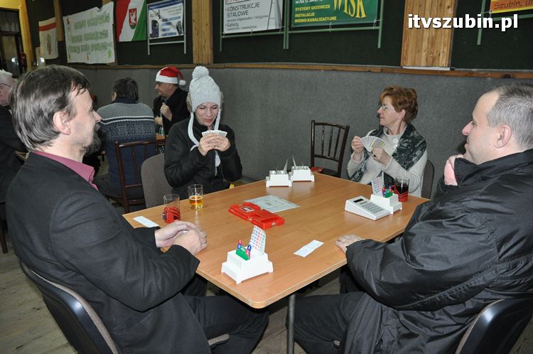 Ryszard Mołdoch - Waldemar Rybiewski z Koła zwycięzcami Nocnego Mikołajkowego Turnieju Brydżowego PAR w Szubinie
