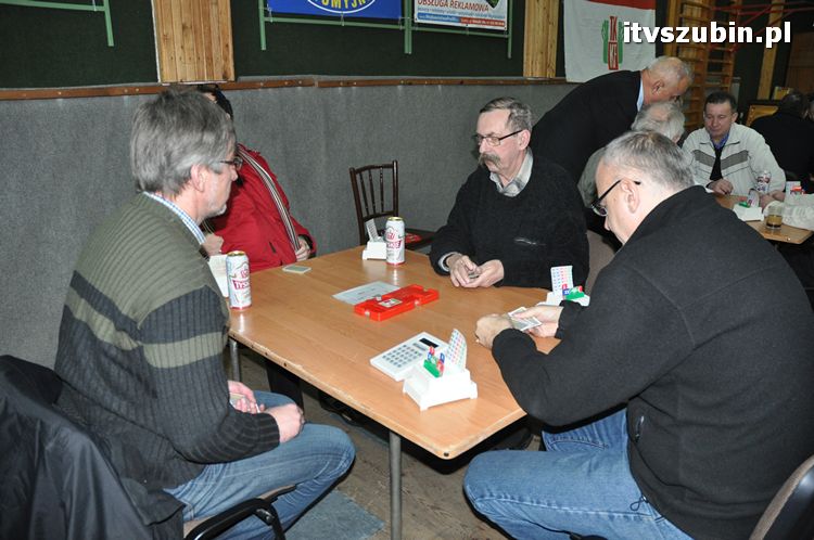 Ryszard Mołdoch - Waldemar Rybiewski z Koła zwycięzcami Nocnego Mikołajkowego Turnieju Brydżowego PAR w Szubinie