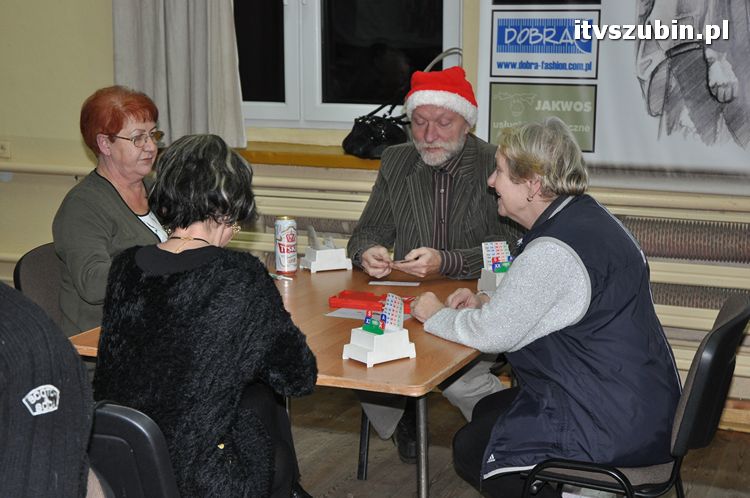 Ryszard Mołdoch - Waldemar Rybiewski z Koła zwycięzcami Nocnego Mikołajkowego Turnieju Brydżowego PAR w Szubinie