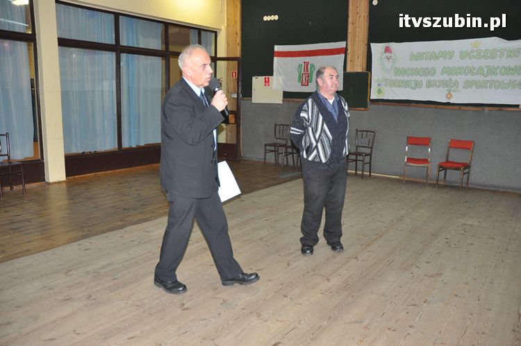 Ryszard Mołdoch - Waldemar Rybiewski z Koła zwycięzcami Nocnego Mikołajkowego Turnieju Brydżowego PAR w Szubinie