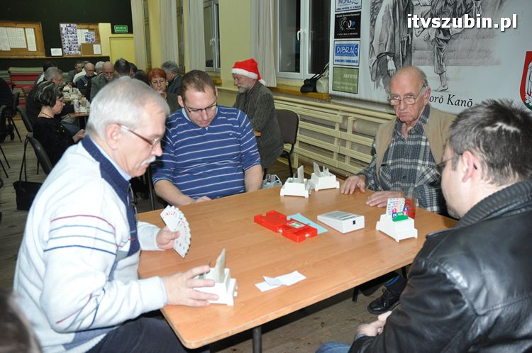 Ryszard Mołdoch - Waldemar Rybiewski z Koła zwycięzcami Nocnego Mikołajkowego Turnieju Brydżowego PAR w Szubinie