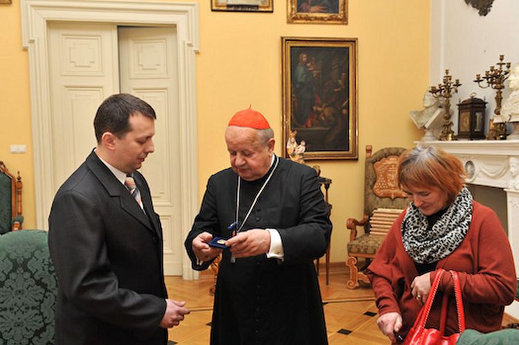 Relikwie bł. Jana Pawła II w parafii św. Mikołaja w Szaradowie