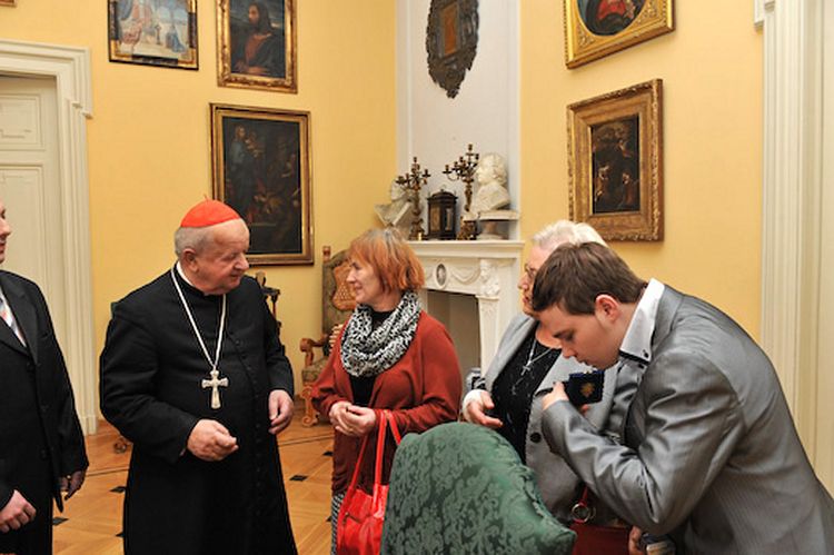 Relikwie bł. Jana Pawła II w parafii św. Mikołaja w Szaradowie