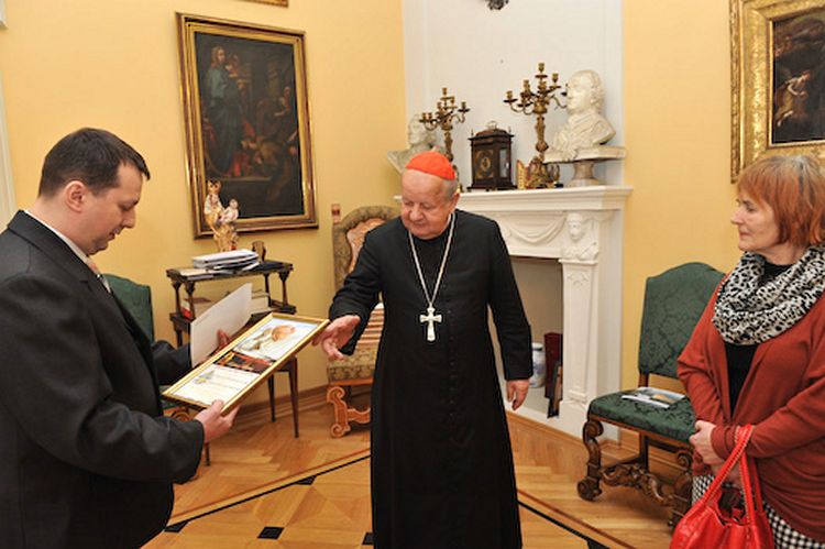 Relikwie bł. Jana Pawła II w parafii św. Mikołaja w Szaradowie