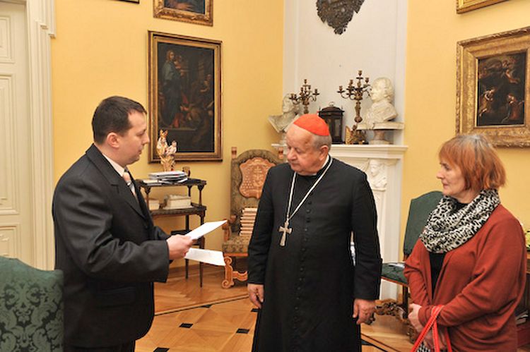 Relikwie bł. Jana Pawła II w parafii św. Mikołaja w Szaradowie