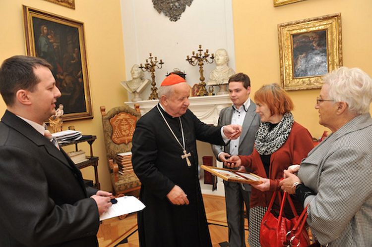 Relikwie bł. Jana Pawła II w parafii św. Mikołaja w Szaradowie