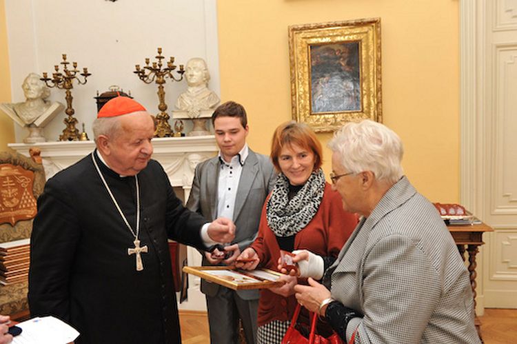 Relikwie bł. Jana Pawła II w parafii św. Mikołaja w Szaradowie