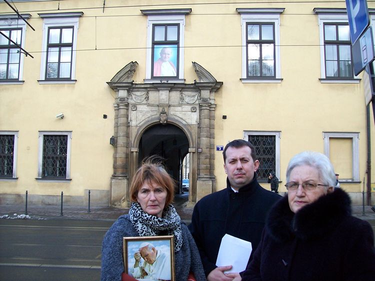 Relikwie bł. Jana Pawła II w parafii św. Mikołaja w Szaradowie