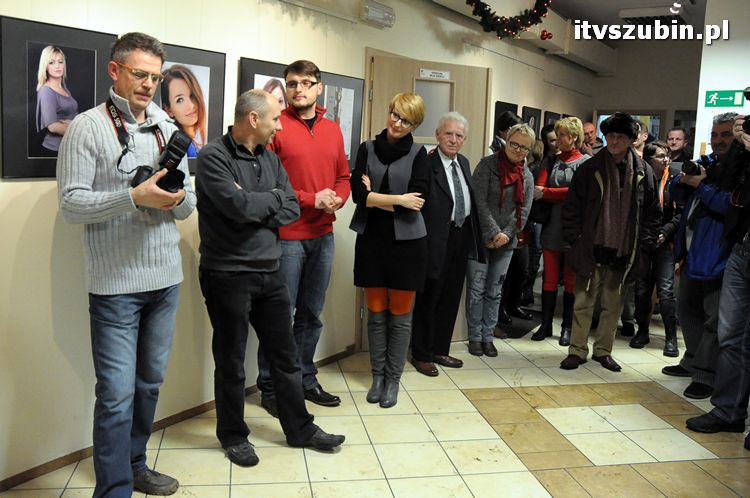 Wernisaż ?Oblicza twarzy? w galerii Flesz