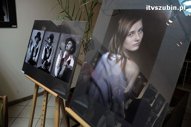 Wernisaż ?Oblicza twarzy? w galerii Flesz