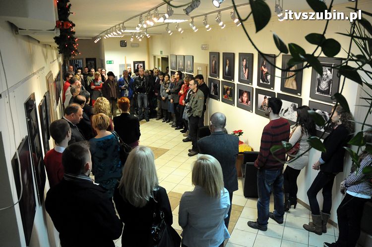 Wernisaż ?Oblicza twarzy? w galerii Flesz