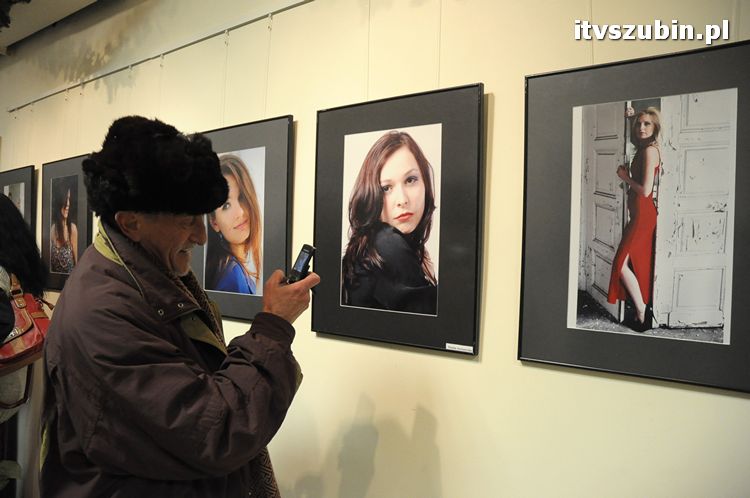 Wernisaż ?Oblicza twarzy? w galerii Flesz