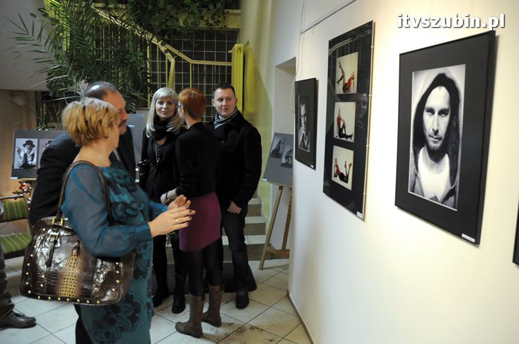 Wernisaż ?Oblicza twarzy? w galerii Flesz
