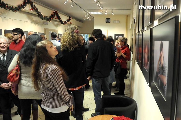 Wernisaż ?Oblicza twarzy? w galerii Flesz