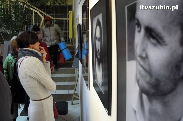 Wernisaż ?Oblicza twarzy? w galerii Flesz