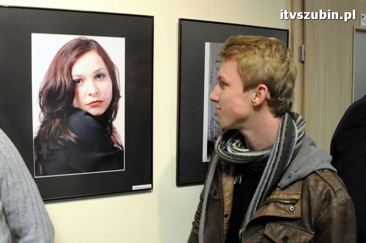 Wernisaż ?Oblicza twarzy? w galerii Flesz