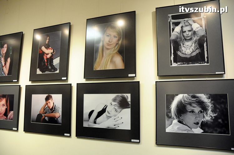 Wernisaż ?Oblicza twarzy? w galerii Flesz