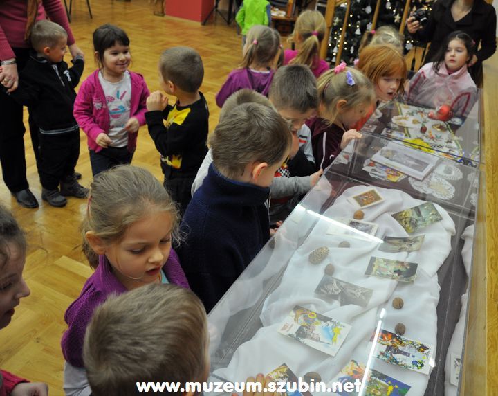 Tygryski w muzealnych murach wykonywały kartki świąteczne