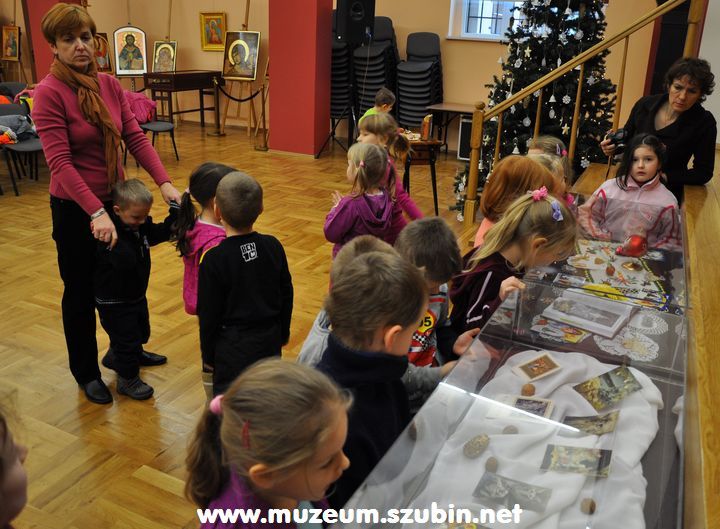 Tygryski w muzealnych murach wykonywały kartki świąteczne