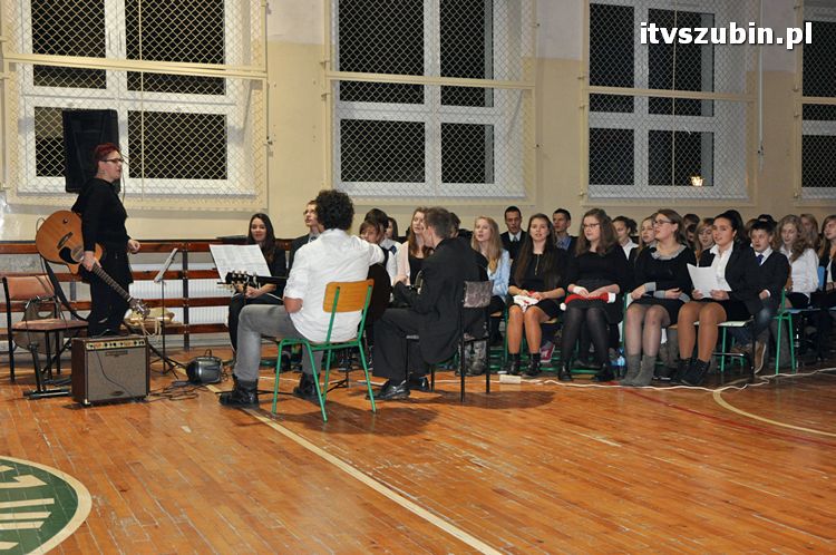 Wspólne kolędowanie w murach Gimnazjum nr 1 w Szubinie