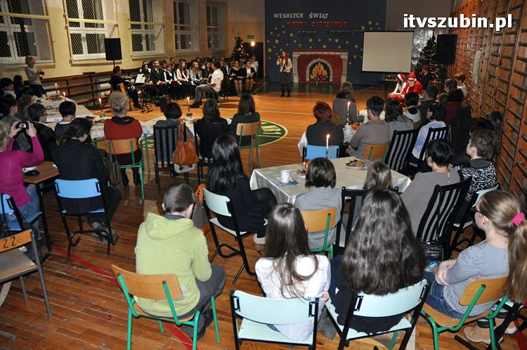 Wspólne kolędowanie w murach Gimnazjum nr 1 w Szubinie