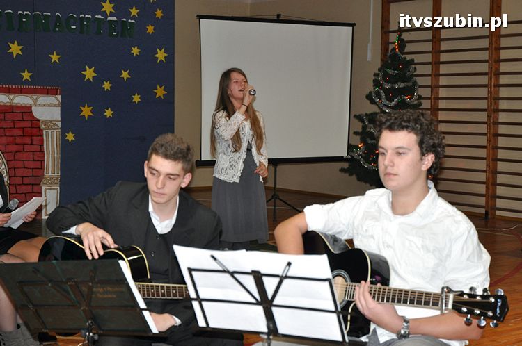 Wspólne kolędowanie w murach Gimnazjum nr 1 w Szubinie