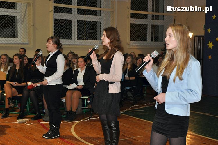 Wspólne kolędowanie w murach Gimnazjum nr 1 w Szubinie