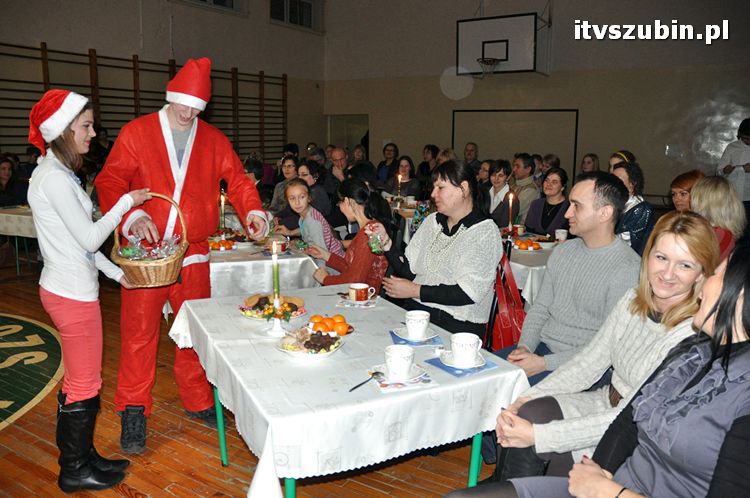 Wspólne kolędowanie w murach Gimnazjum nr 1 w Szubinie