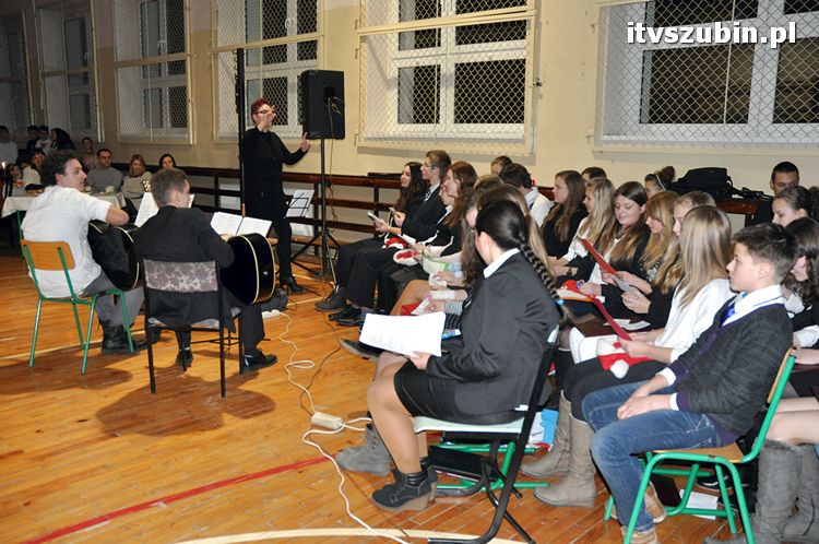 Wspólne kolędowanie w murach Gimnazjum nr 1 w Szubinie