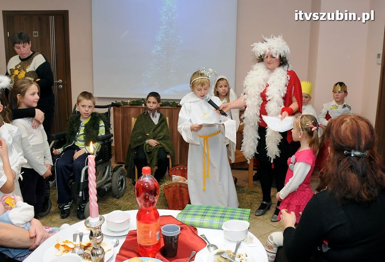 Spotkanie wigilijne w MGOPS w Szubinie dla podopiecznych
