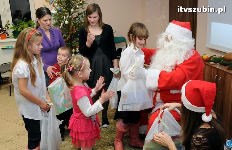 Spotkanie wigilijne w MGOPS w Szubinie dla podopiecznych