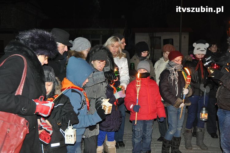 Betlejemskie Światło Pokoju zabłysło na szubińskim rynku