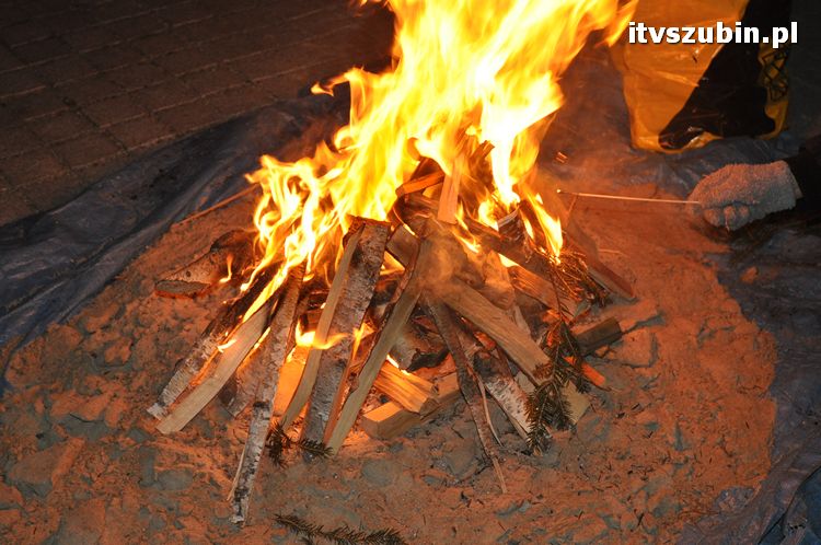 Betlejemskie Światło Pokoju zabłysło na szubińskim rynku