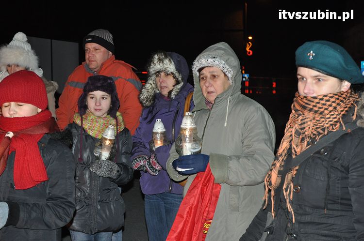 Betlejemskie Światło Pokoju zabłysło na szubińskim rynku