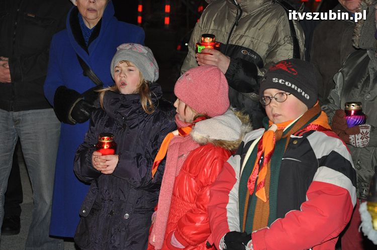 Betlejemskie Światło Pokoju zabłysło na szubińskim rynku