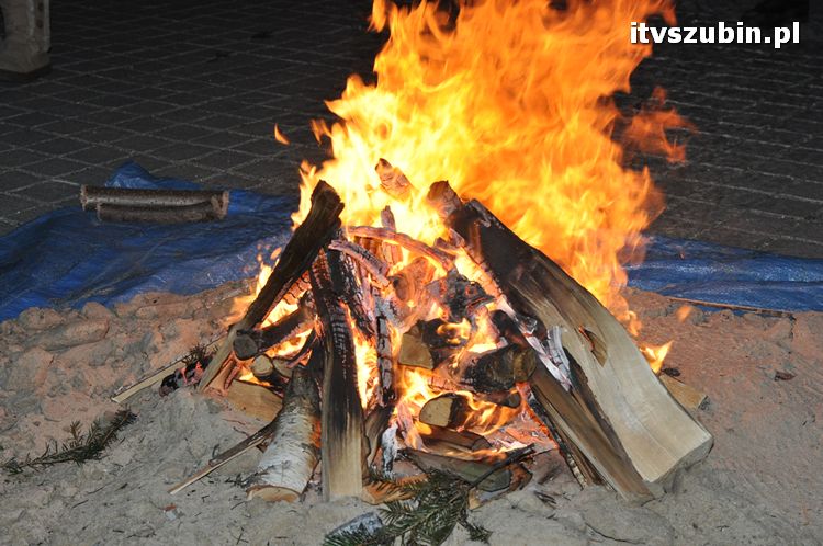 Betlejemskie Światło Pokoju zabłysło na szubińskim rynku